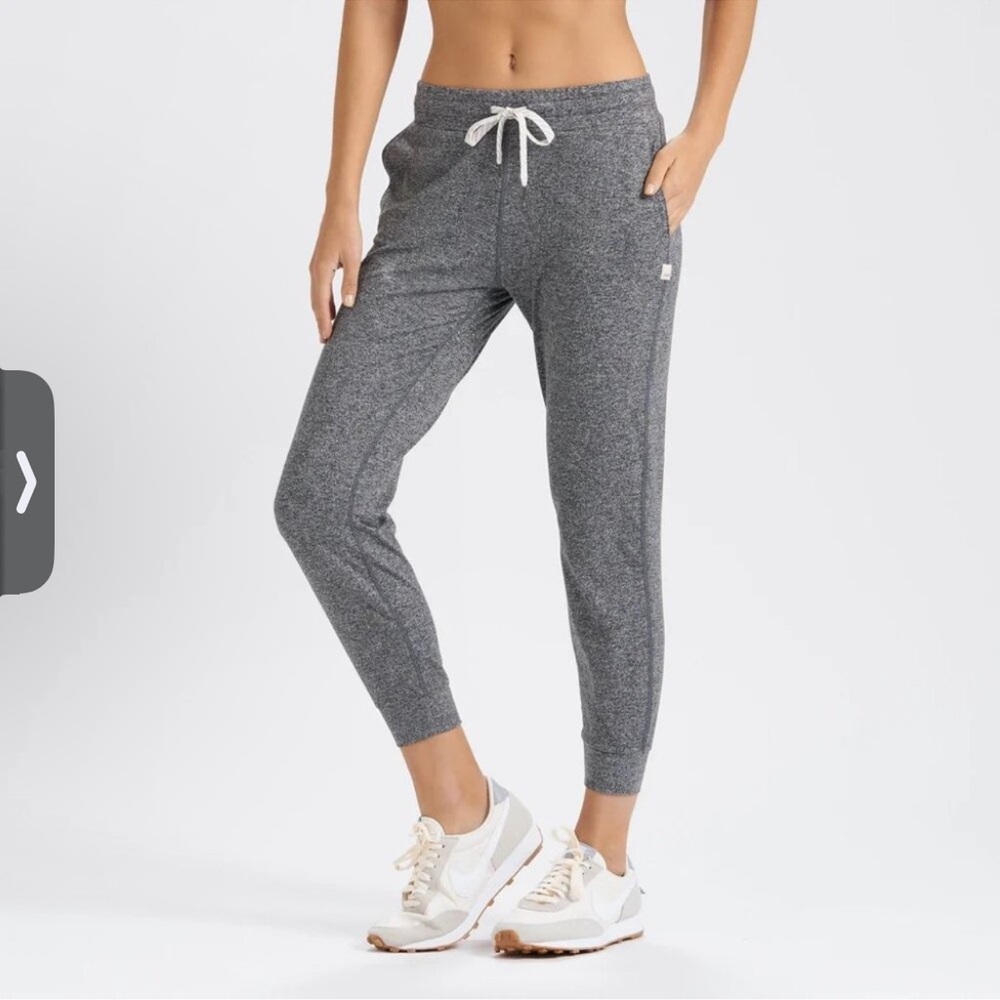 NWOT Vuori joggers